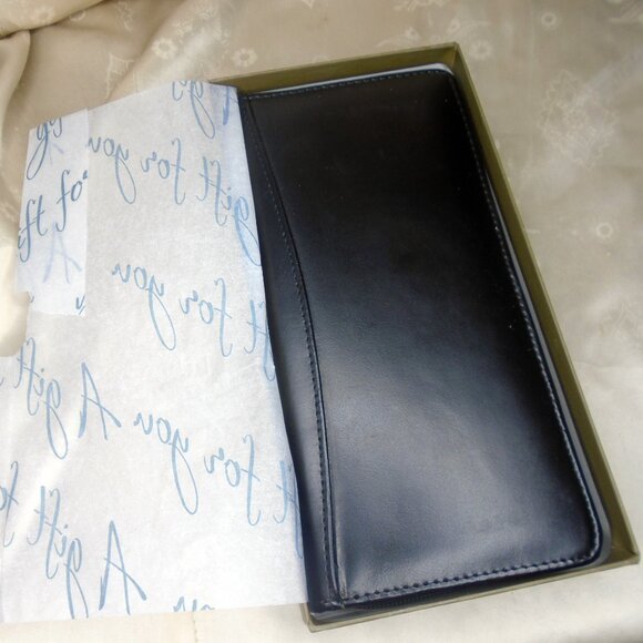 Passport Wallet for Travelers Holds Plane Tickets, Travelers Checks, etc - Picture 5 of 8